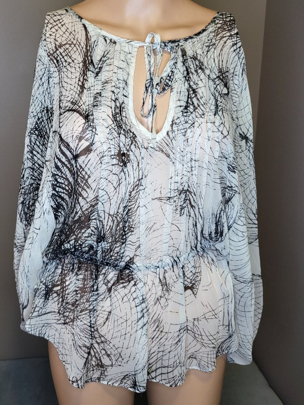 Karen Kane Abstract Print Peasant Blouse Medium Made in USA White Black Tie Neck